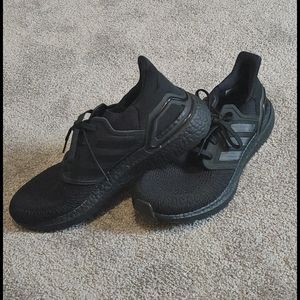 Women black adida ultraboost